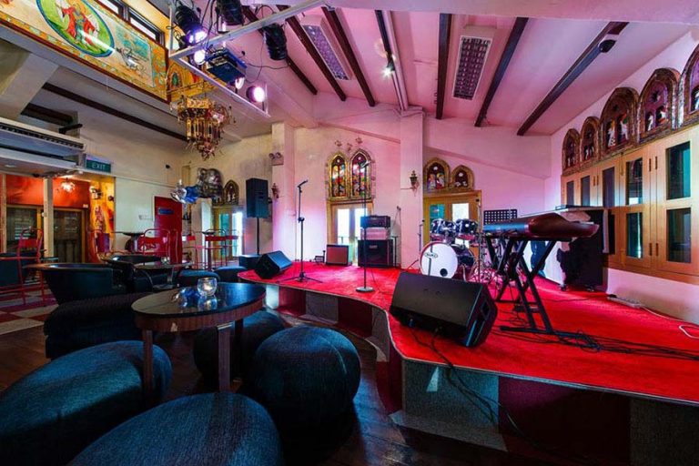 These Five Local Bars Feature LIVE Bands You Can Sing Along To 