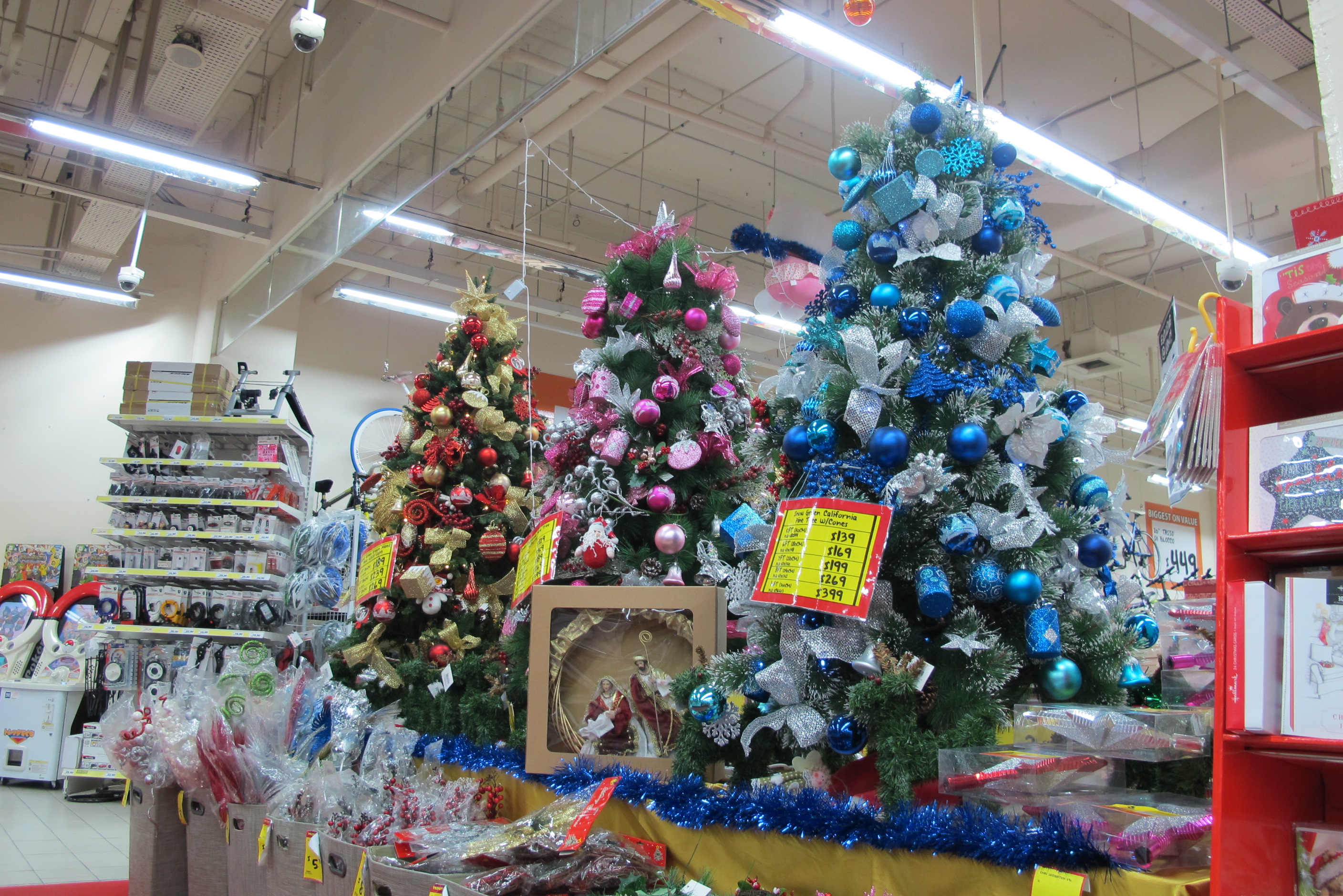 For The Budget Singaporean: 6 Best Spots To Get Christmas Decorations On The Cheap!